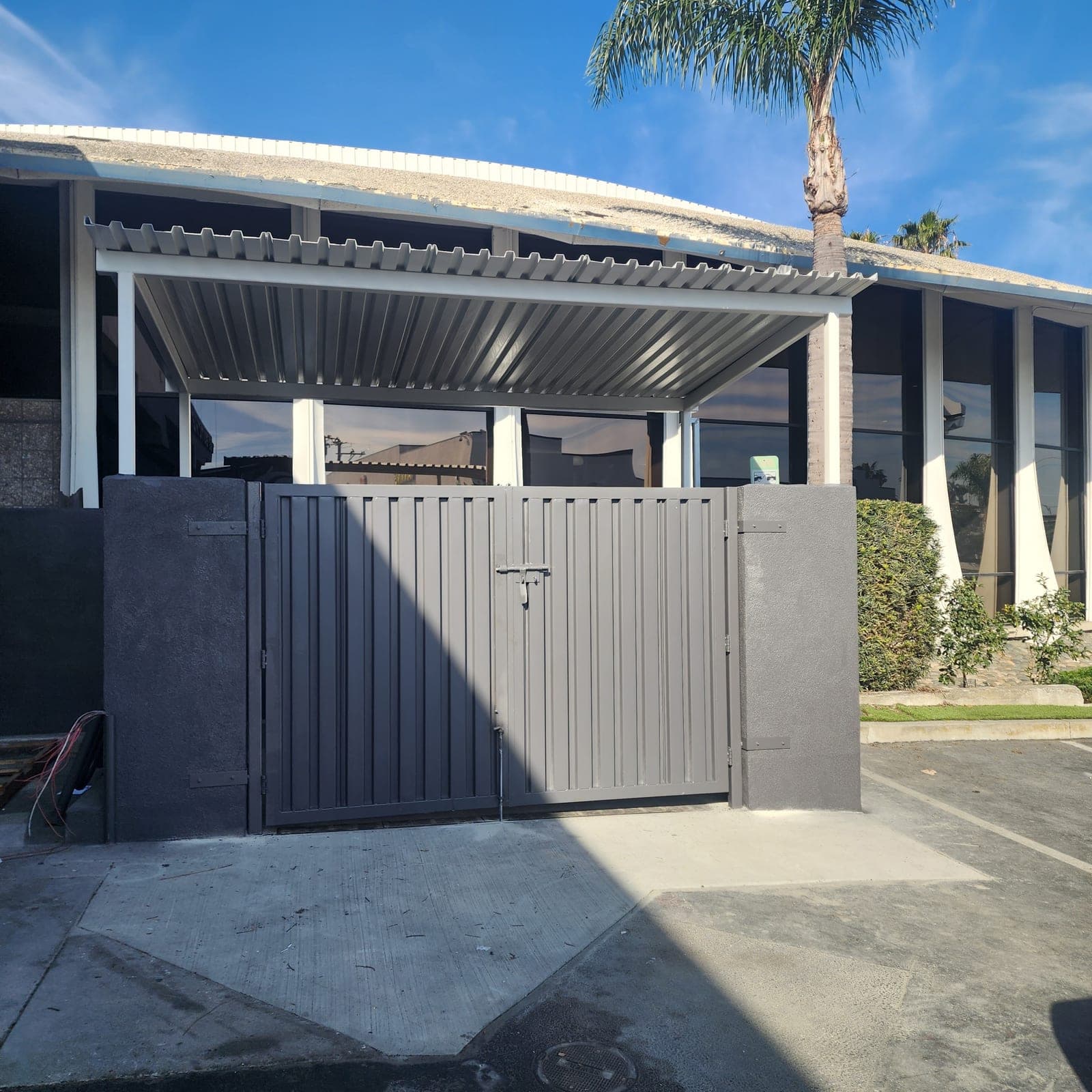 Manhattan Beach Commercial Mall Trash Enclosure (2026) - Image 1