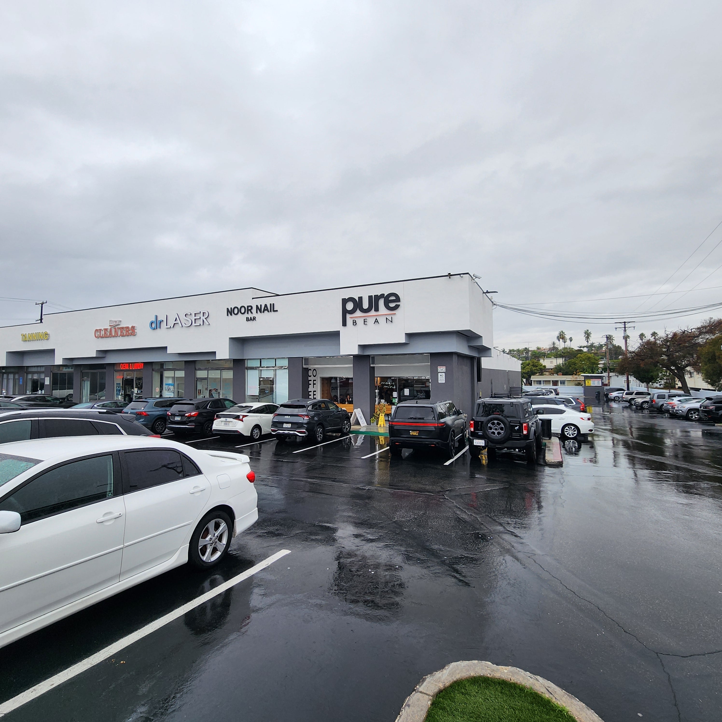 Manhattan Beach Commercial Mall Exterior Repaint (2025) - Image 2